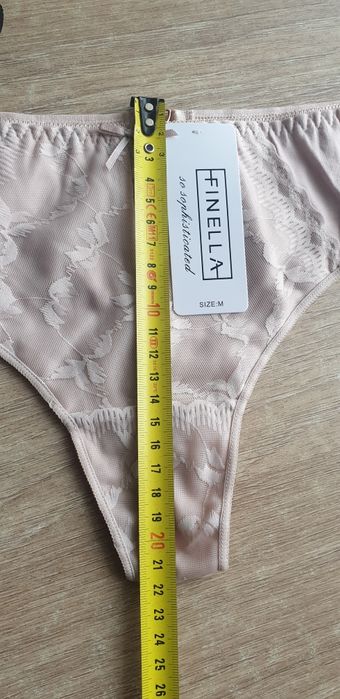 4×Damskie majtki stringi M