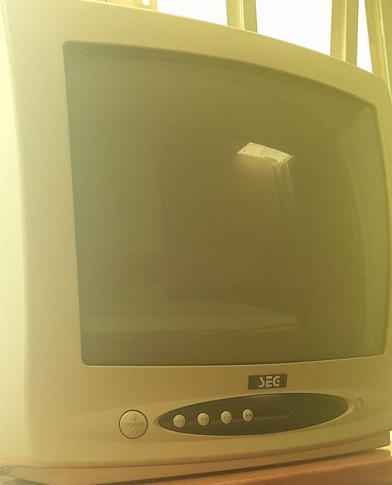 Vendo televisão pequena