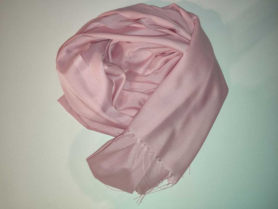 Палантін світло-рожевий, легкий, для літа.