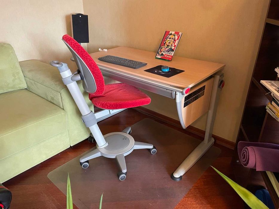 парта Moll в комплекті лампа стілець тумба