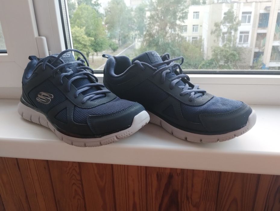 Кросівки чоловічі