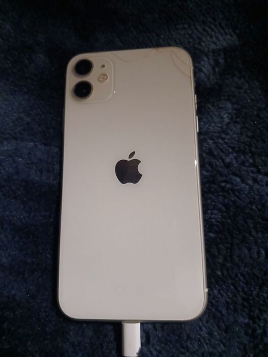 Vendo iPhone 11 bateria a 76