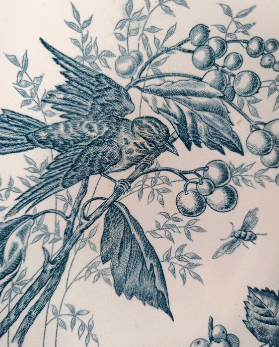 Prato em Faiança com Base