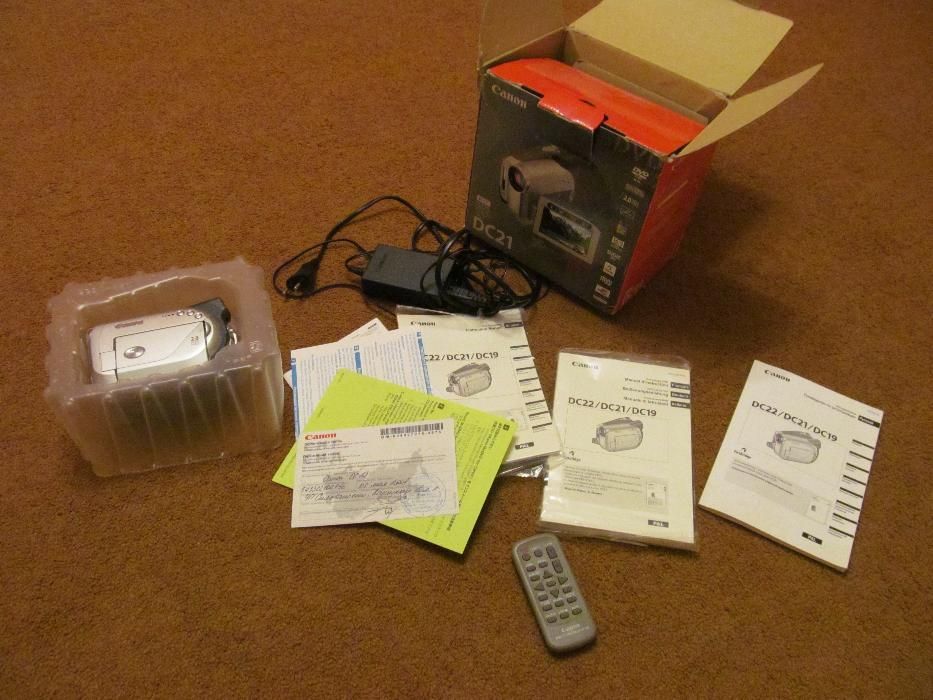 Продам DVD видеокамеру Canon DC21