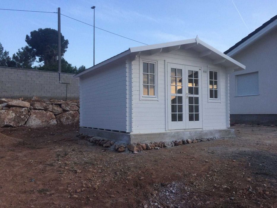 Casa de Madeira 4x4 de parede de 40mm - Modelo AINO