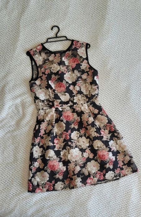 Sukienka w kwiaty 40