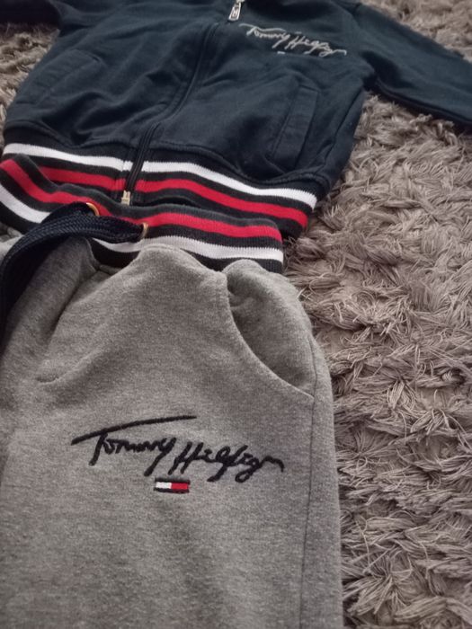 Dres komplet Tommy Hilfiger roz. 86 spodnie bluza