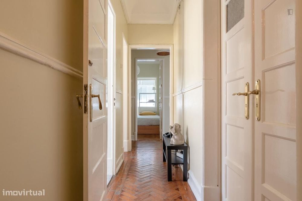 Quarto - localizado em Intendente Lisbon