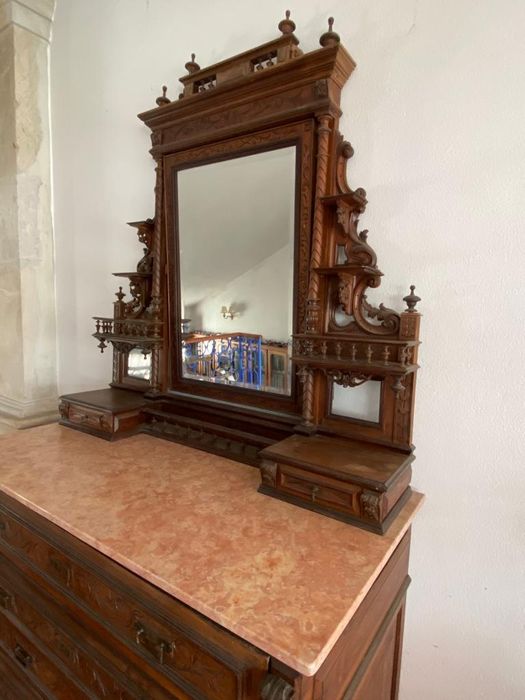 Comoda antiga com espelho