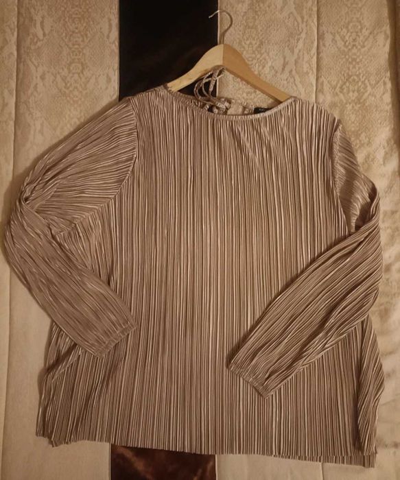 Blusa Plissada Elegante