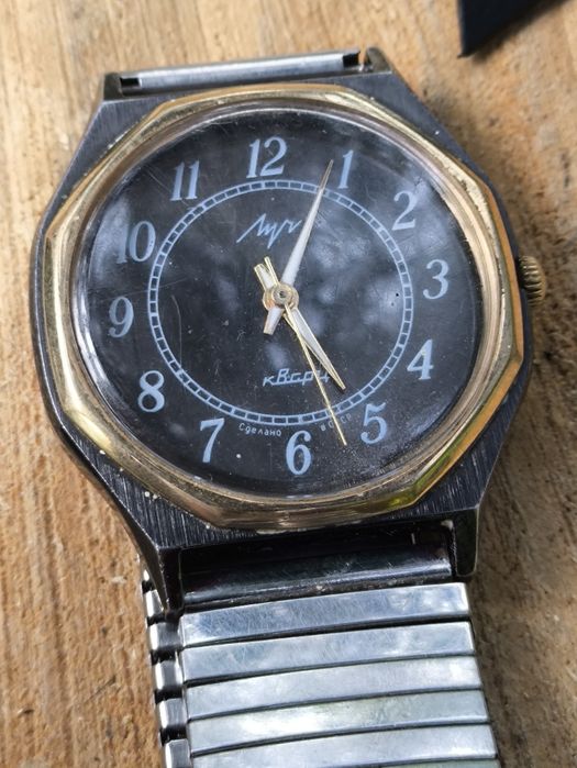 Stary zegarek kwarc Łucz . Vintage .