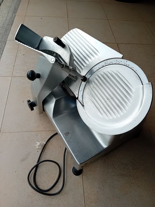 Máquina cortar charcutería