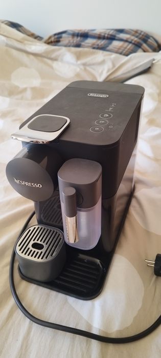 Máquina de Café Delonghi Nespresso Lattissima One Evo - Preto