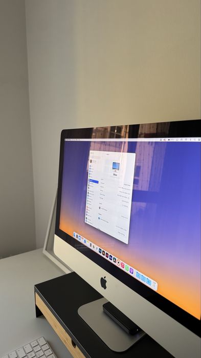 Apple iMac 21,5" 4K Retina — Intel Core i5 / 8 GB RAM / 256 GB SSD / Radeon Pro 560X 4 GB