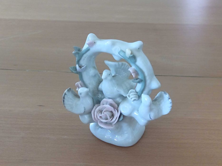 Peças de porcelana decorativas