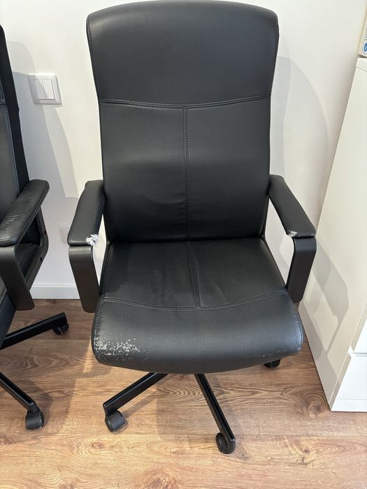 Duas cadeiras escritório Ikea Millberget