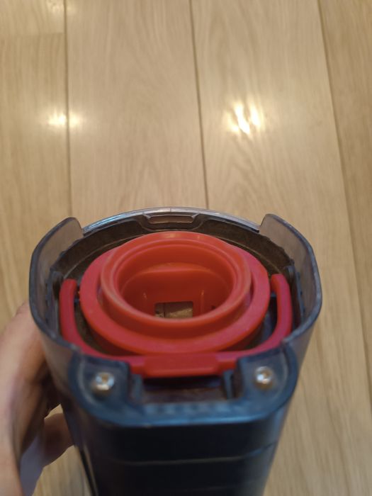 /// Odkurzacz pionowy Bosch 25.2V Flexxo Serie 4 - zbiornik, pojemnik