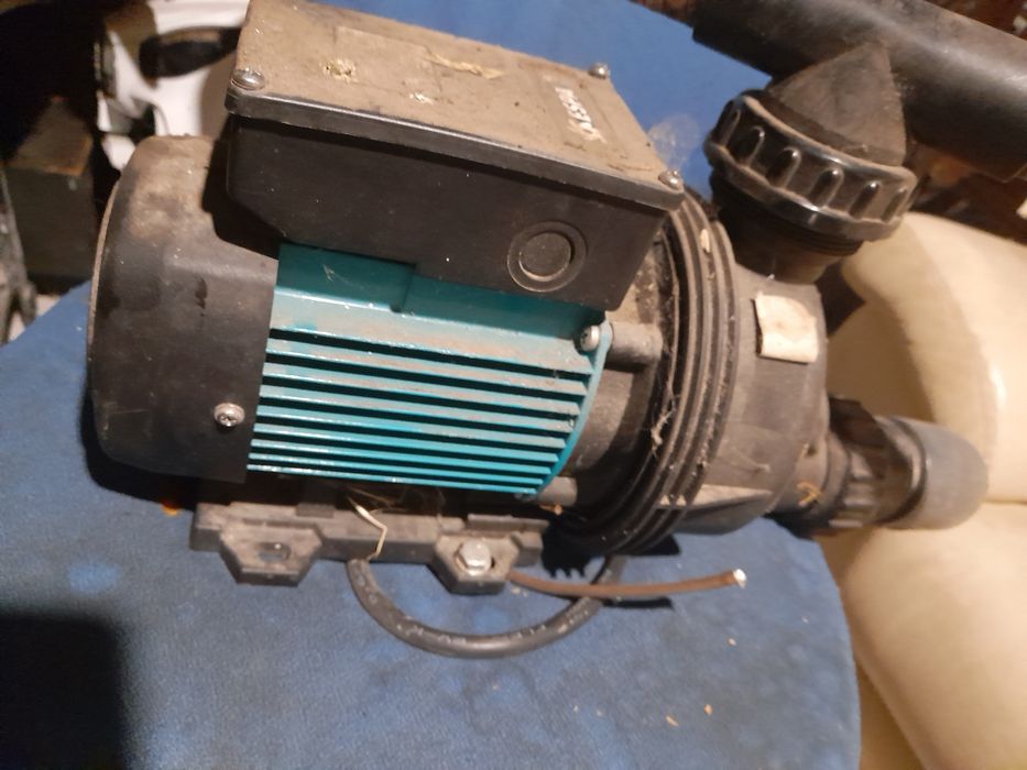 BOMBA DE ÁGUA Como nova