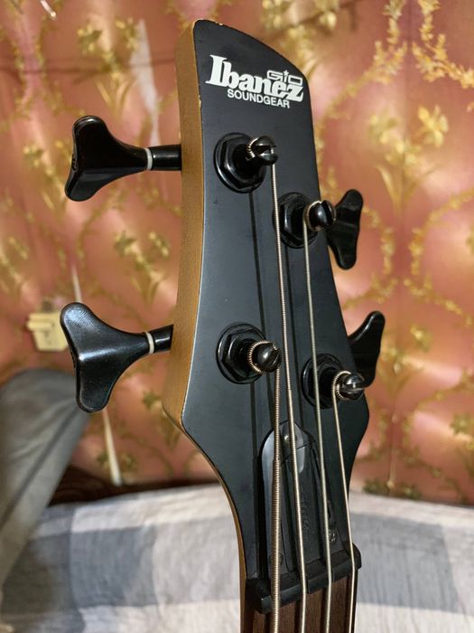 Басс гитара ibanez