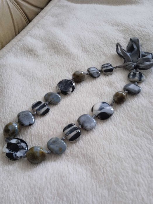 korale  w tygrysie paski