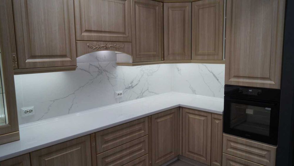 Продається виставкова класична кухня з італійським шармом!