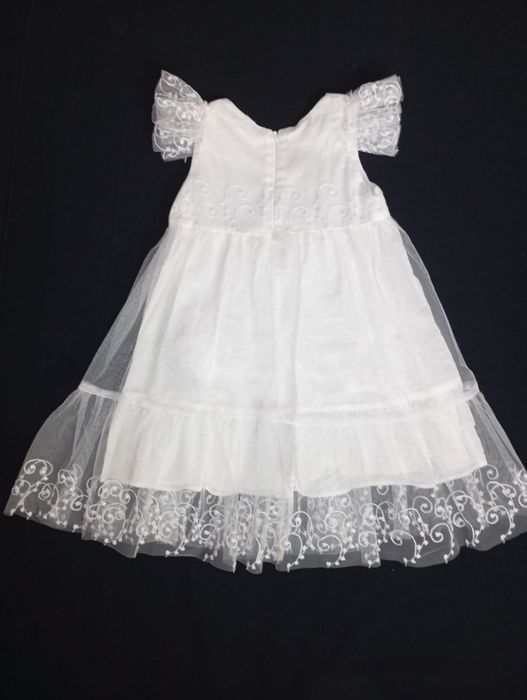 Святкова сукня на дівчинку 5-6років