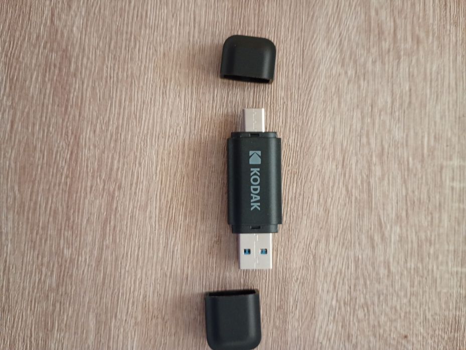 Pendrive  z końcówkami. Nowy