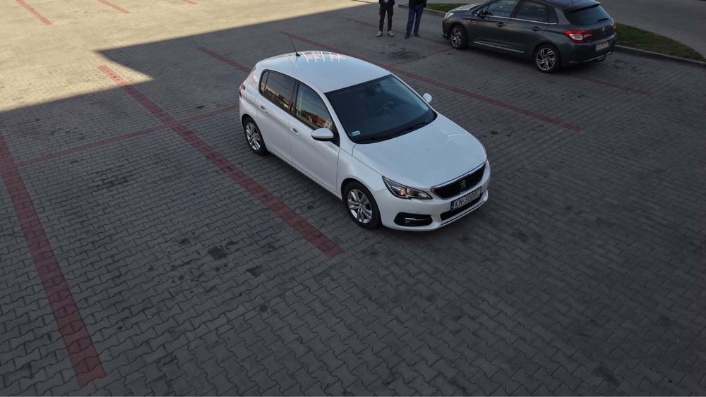 Peugeot      308