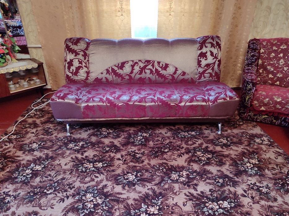 Диван в гарному стані