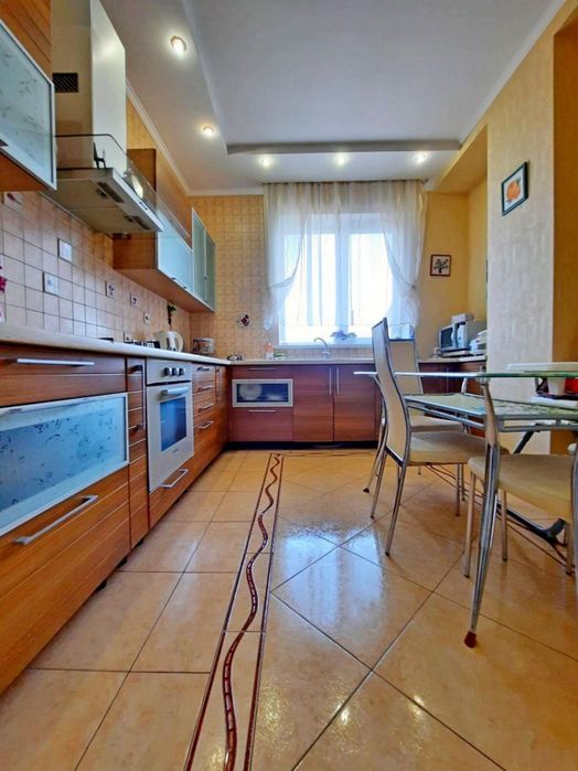ПРОДАЖ ЕКСКЛЮЗИВНОГО БУДИНКУ В ЕЛІТНОМУ РАЙОНІ ПIДГОРОДНЕ