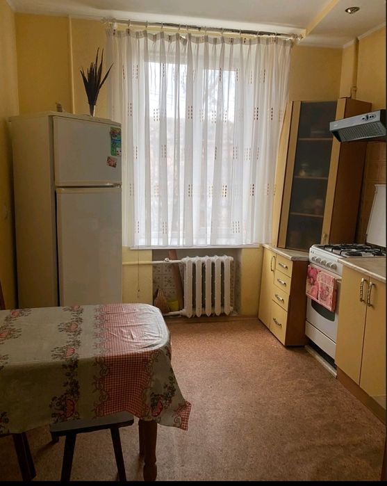 Трьохкімнатна сталінка на Карачунах. Студентська 4.