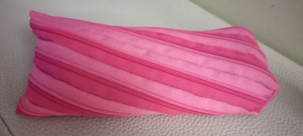 Estojo escolar cor-de-rosa