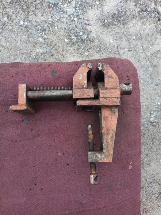 Тіски, лещата слюсарні стальні срср
