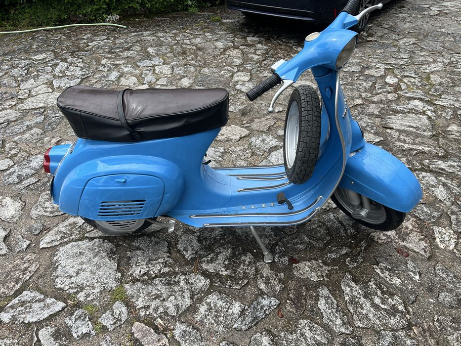 Vespa 50s bem estimada