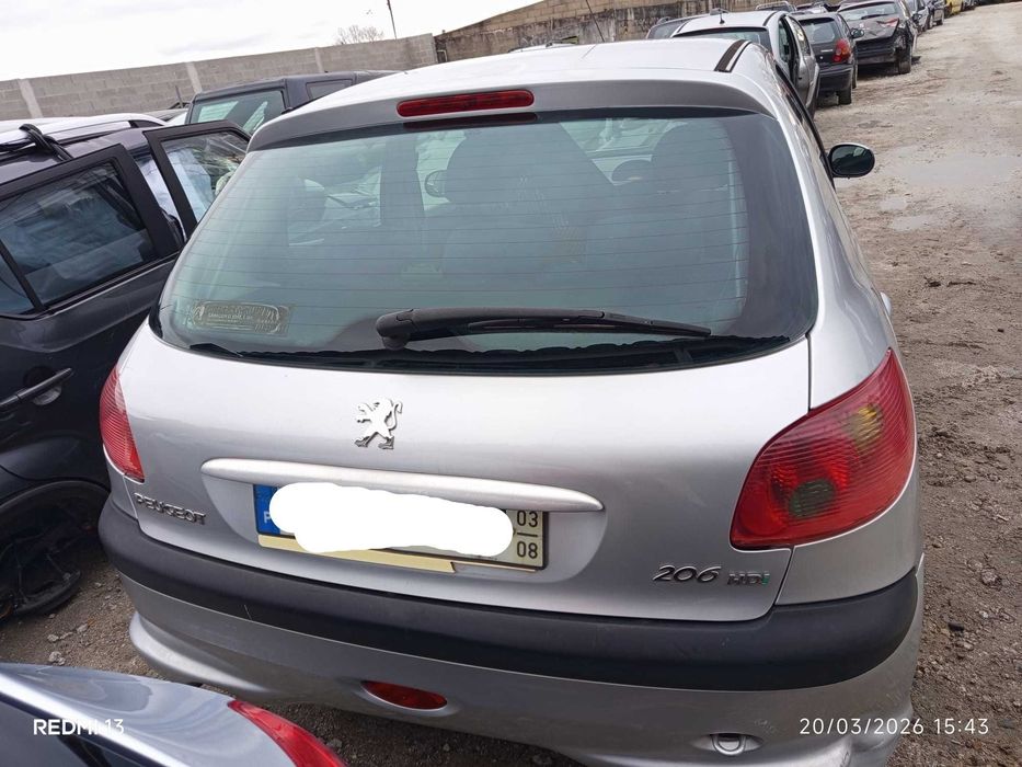 Para peças Peugeot 206 1.4 HDi Ano 2003