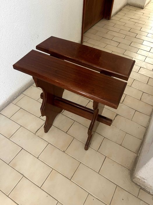 Mesa Redonda de Madeira + oferta de 3 bancos madeira