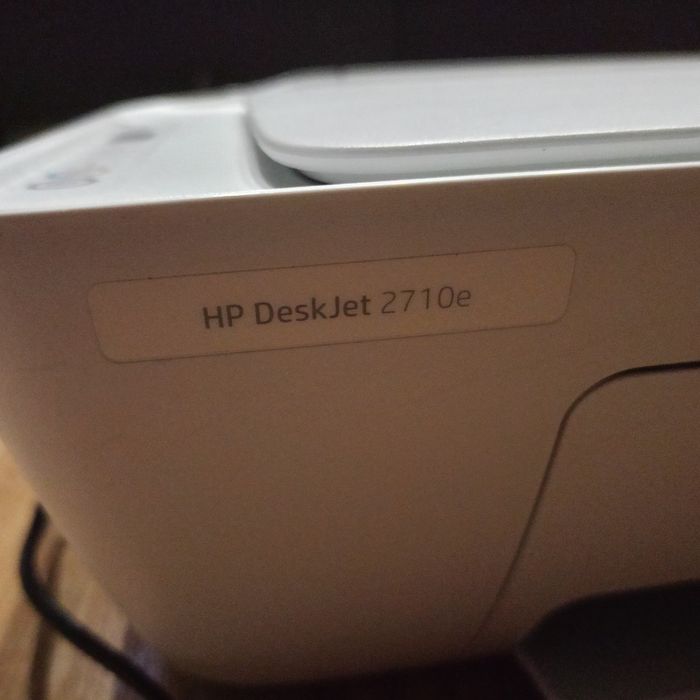 Drukarka HP 2710e używana nowe założone tusze  gratis papier