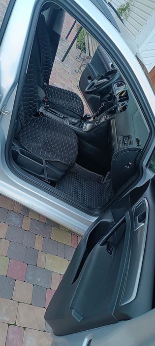 Продам  автомобіль Volkswagen golf 7. 1.6 TDI універсал 2014р автомат