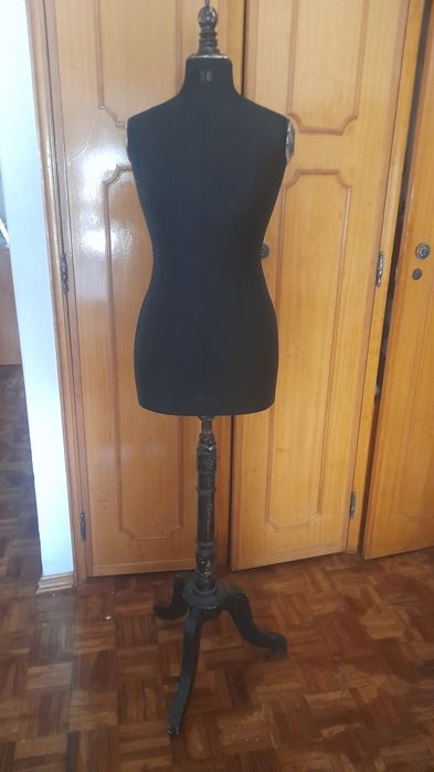 A venda manequim usado em bom estado.