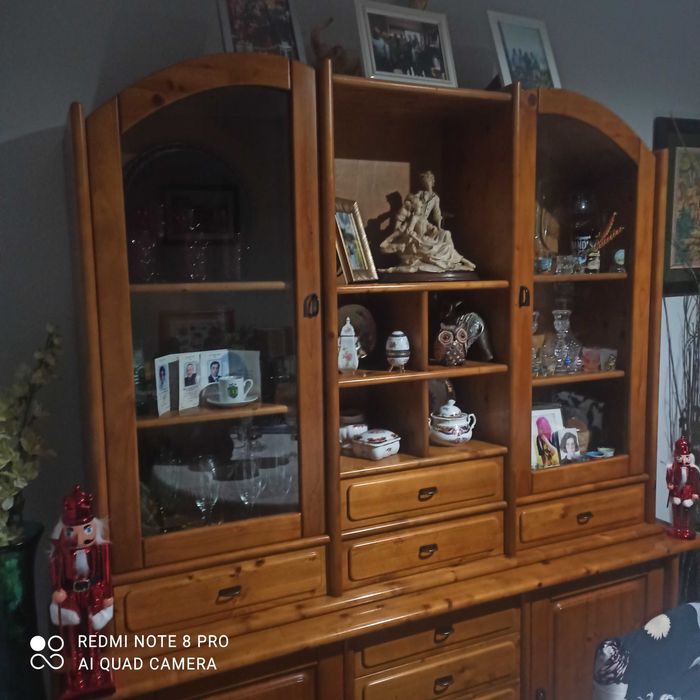 mobilia usada uma sala de jantar e um quarto de criança dos meus netos