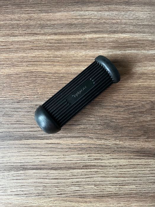 NOWA POLSKA guma podnóżka OKRĄGŁY OTWÓR motorynka WSK 125 WSK 175 SHL