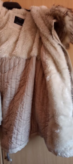 Parka bege muito boa e quente