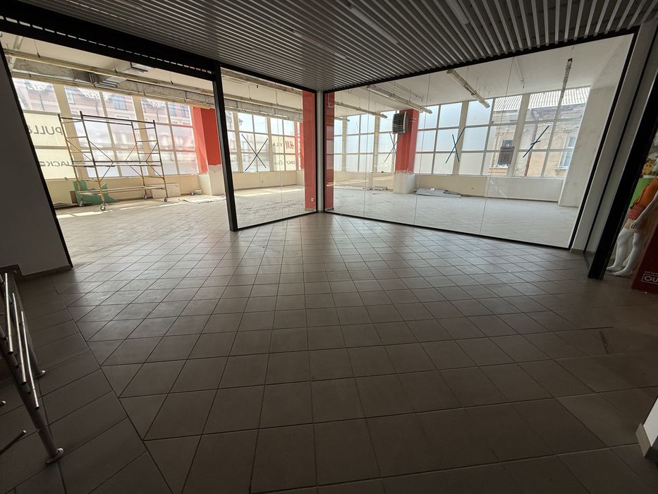 Оренда комерційного приміщення 250 кв.м м.Стрий ТЦ ЦуМ