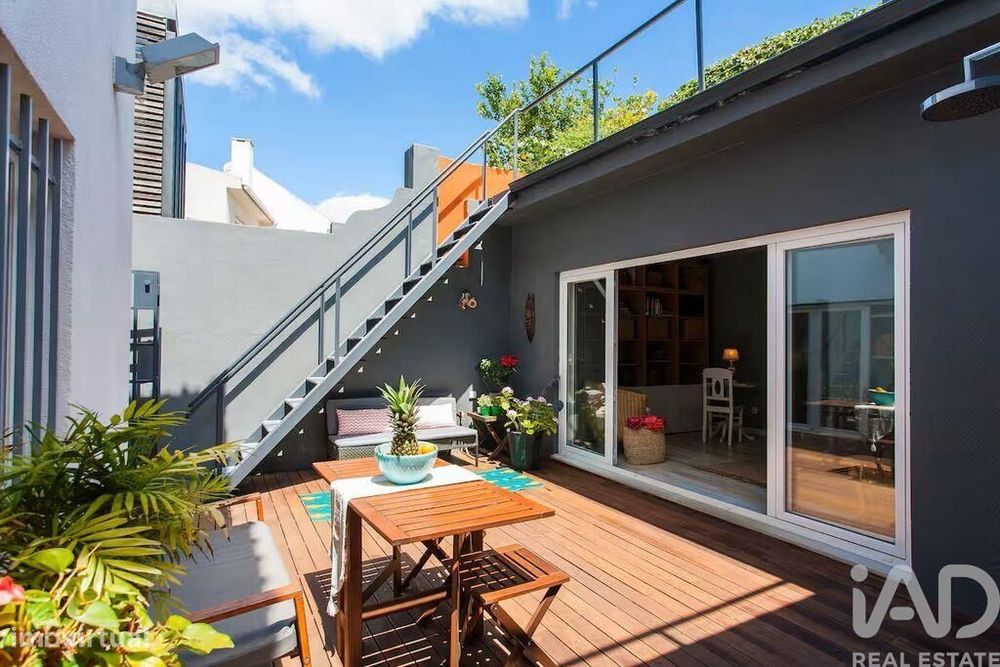 Moradia geminada T4 em Campolide de 172 m2