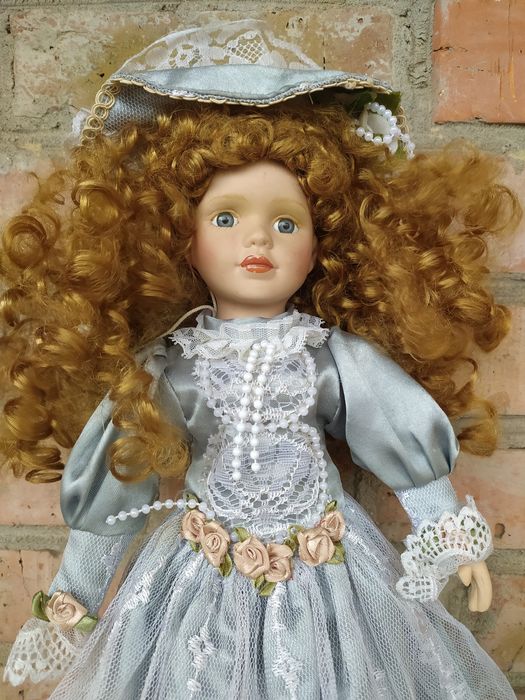 Фарфорова лялька