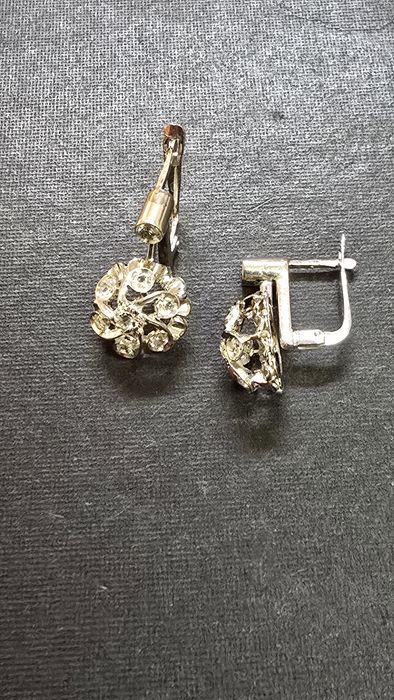 Brincos em ouro branco