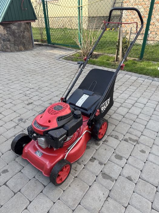 Бензинова газонокосарка  косарка