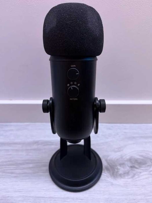 Microfone USB Blue Yeti Blackout + Filtro de Espuma (Podcasts / Streaming)