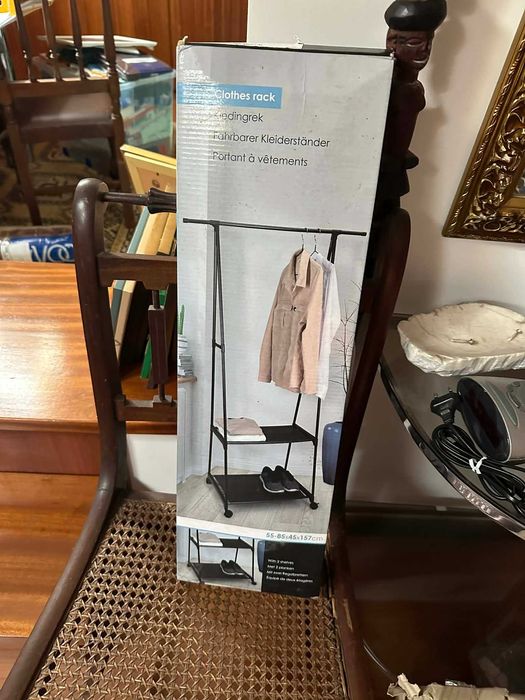 cabide em pé novo + sapateira