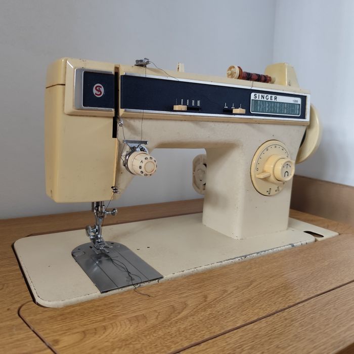 Máquina de costura elétrica Singer